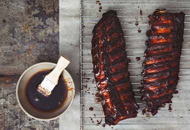 Plato de costillas de cerdo