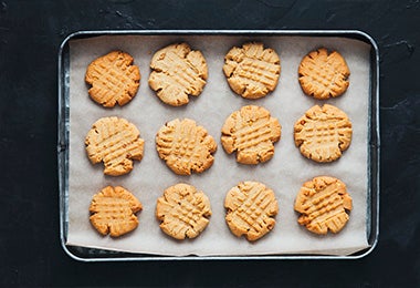 Galletas de mantequilla en bandeja