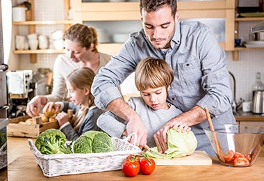 Cocinar en casa en familia