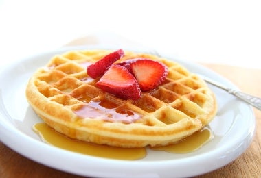 Waffles balanceados con fresas.