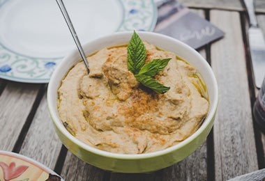 Taza con puré de garbanzos