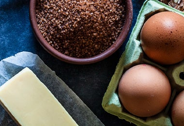  Mantequilla, huevos y azúcar, ingredientes clásicos de la pastelería.