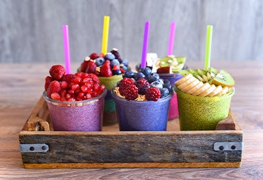 Bandeja con opciones de smoothie, recetas con açaí