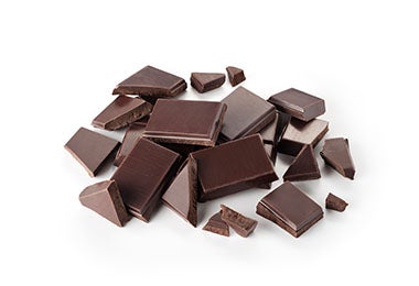 Trozos de chocolate negro, que no contiene leche, apto para comidas veganas