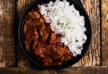 Podemos hacer arroz para acompañar un estofado de carne