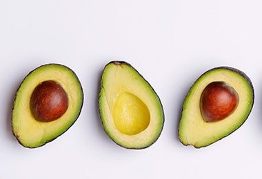 Ingredientes para hacer guacamole paltas frescas