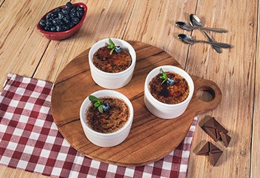 Vasitos con crème brûlée listos para consumir