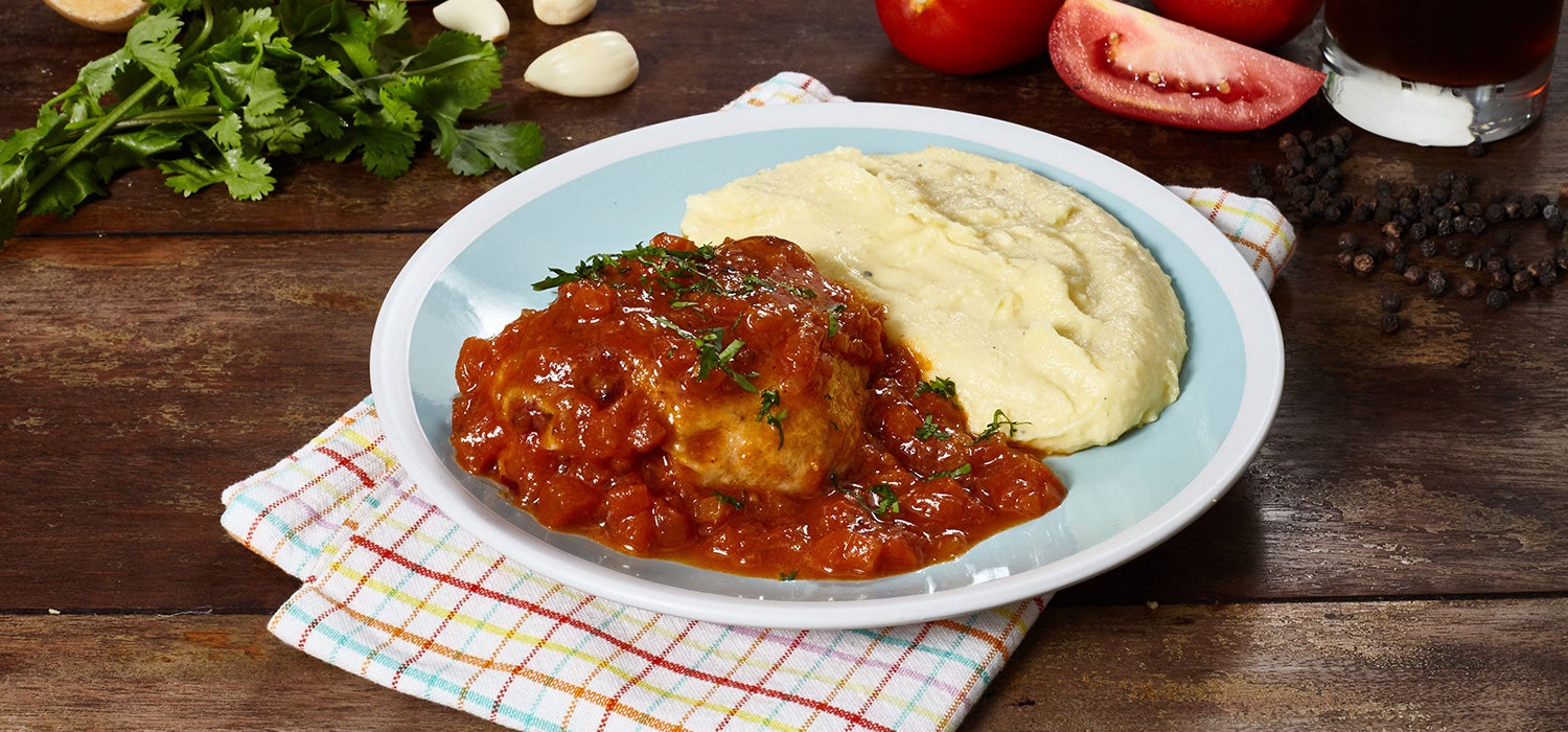 Pollo Entomatado con Puré