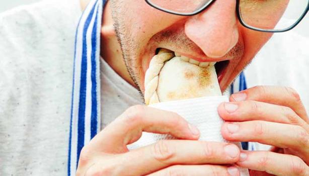 Una clase de empanada ecuatoriana es la de morocho.