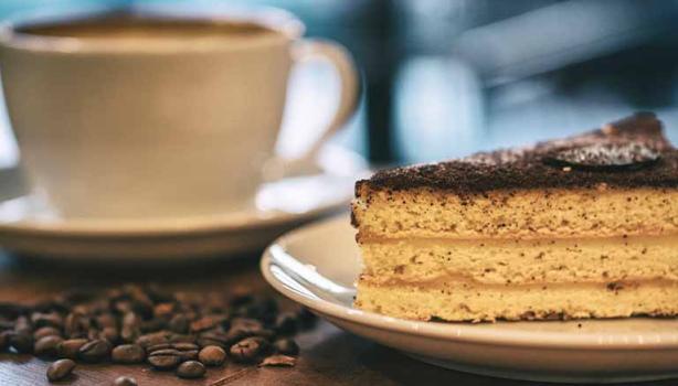 Una crema para rellenar con una torta de café.