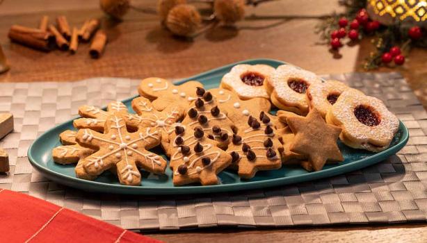 Galletas, un snack navideño popular, en forma de estrellas, árboles y copos de nieve.