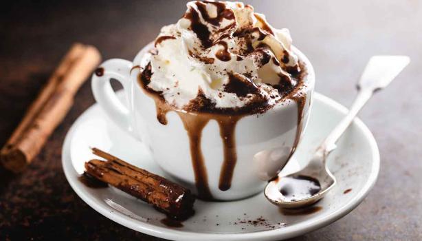 La crema batida es todo un clásico con bebidas con café y chocolate