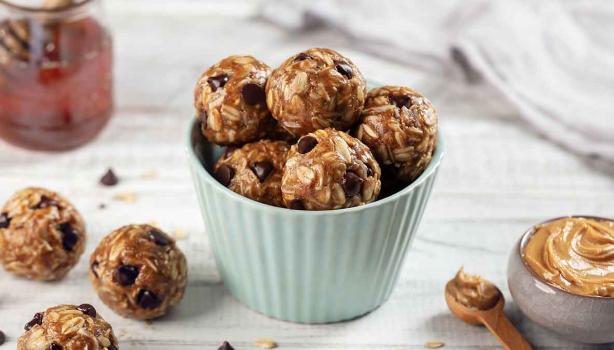 Bolitas energéticas de maní, receta de postres con proteína