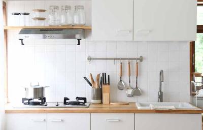 Cocina organizada con porta utensilios Cocina organizada con porta utensilios
