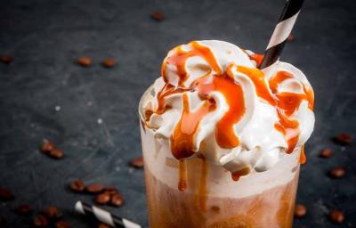 Frapuccino de caramelo con crema batida. Frapuccino de caramelo con crema batida.