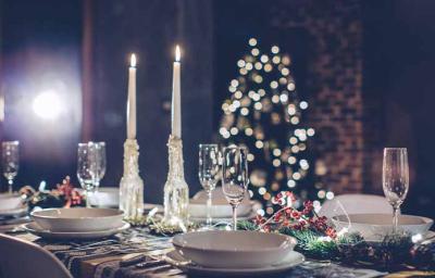 Mesa decorada para navidad