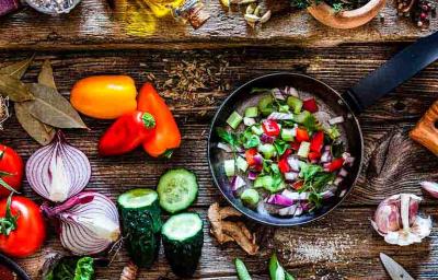 Mesa con variedad de vegetales