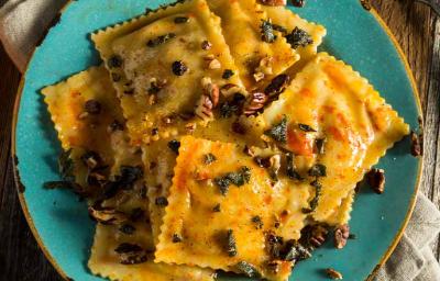 Un plato de ravioles, el tipo de pasta rellena más popular. Un plato de ravioles, el tipo de pasta rellena más popular.