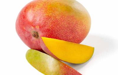El mango es una fruta con alto contenido de betacarotenos. El mango es una fruta con alto contenido de betacarotenos.