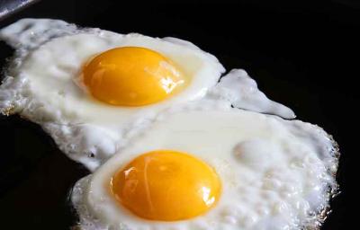 La yema de los huevos contiene colágeno. La yema de los huevos contiene colágeno.