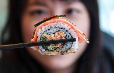 El sushi es una comida japonesa muy popular en el mundo entero. El sushi es una comida japonesa muy popular en el mundo entero.