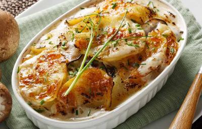 Una forma deliciosa de cocinar papas es gratinadas y al horno. Una forma deliciosa de cocinar papas es gratinadas y al horno.