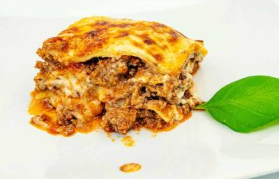 Para hacer lasaña se necesita un buen ragú. Para hacer lasaña se necesita un buen ragú.