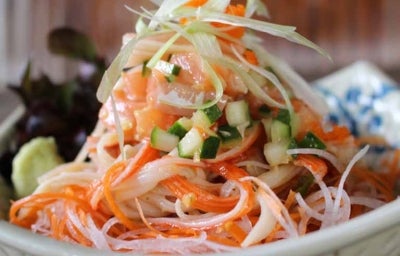 El ceviche es un plato típico peruano muy popular.