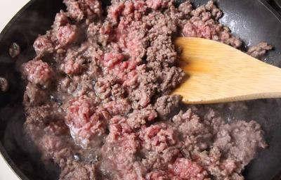 Hay muchas recetas populares con carne molida, como albóndigas o salsa boloñesa. Hay muchas recetas populares con carne molida, como albóndigas o salsa boloñesa.