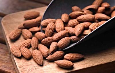 Las almendras y los otros frutos secos son alimentos no perecederos. Las almendras y los otros frutos secos son alimentos no perecederos.