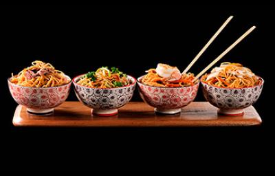 Fideos de arroz en distintos platos y con diferentes ingredientes