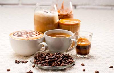 Tazas con varios tipos de café