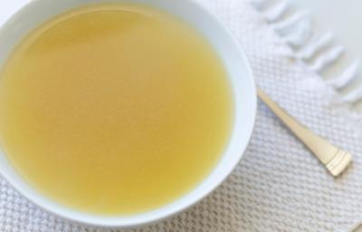 Un caldo de pollo Un caldo de pollo