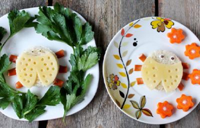 Queso y pan preparados con cortador de alimentos Queso y pan preparados con cortador de alimentos