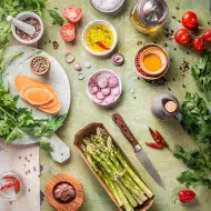 Mesa con vegetales frescos