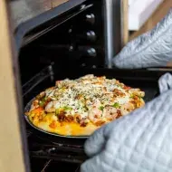 Una pizza al horno, un tipo de cocción.