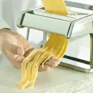 Máquina y masa para hacer pasta casera