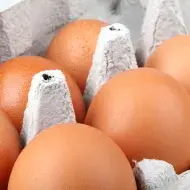 Huevos en cubeta/empaque de cartón