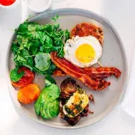 Plato de comida de brunch
