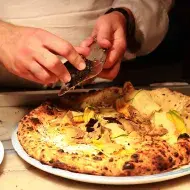 Hay tipos de pizzas que se caracterizan por tener una masa más gruesa.