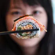 El sushi es una comida japonesa muy popular en el mundo entero.