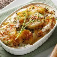 Una forma deliciosa de cocinar papas es gratinadas y al horno.