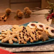 Galletas, un snack navideño popular, en forma de estrellas, árboles y copos de nieve.