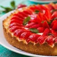 Tarta de fresa, receta para celebrar mes de la mujer