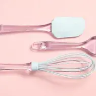 Brocha, batidor y espátula de silicona