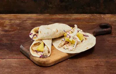 Wrap de Pollo a la Brasa Tropical Wrap de Pollo a la Brasa Tropical