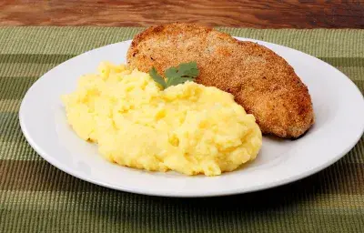 Puré de Papa con Pollo Apanado Puré de Papa con Pollo Apanado