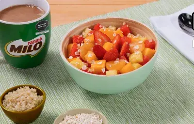 Ensalada de Frutas y Quinua Ensalada de Frutas y Quinua