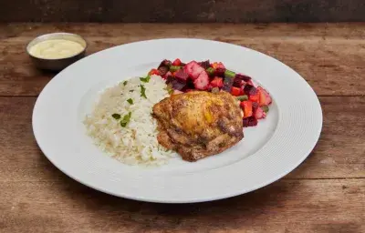 Pollo Maggi Brasa y Ensalada Rusa Pollo Maggi Brasa y Ensalada Rusa
