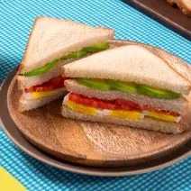 Sándwich de Tomate, Huevo y Palta